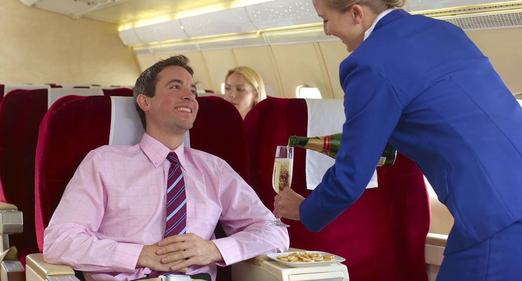 Así es viajar en una de las aerolíneas más costosas del mundo en sus sillas económicas.