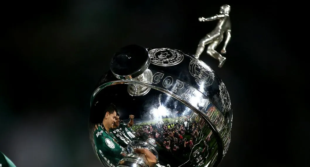 Imagen del trofeo de la Copa Libertadores, para ilustrar posiciones de equipos colombianos.