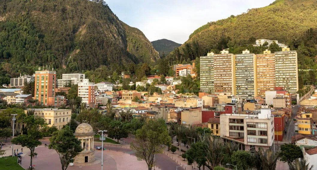Panoramica de La Candelaria, Centro Histórico de Bogotá, donde se concentran varios de los teatros y museos más importantes de la ciudad, a los cuales el Concejo de Bogotá eximió del pago del impuesto predial