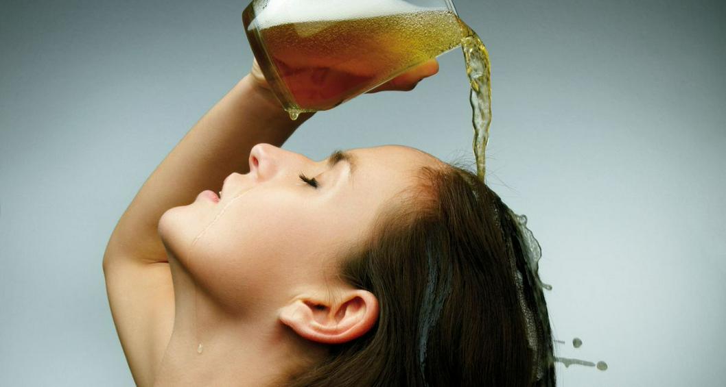 Cerveza para el cabello; beneficios, cómo se usa y cuánto tiempo se debe dejar actuar