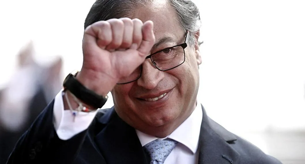 Gustavo Petro, que pelea con fiscal Francisco Barbosa para figurar, según analista Juan Carlos Flórez.