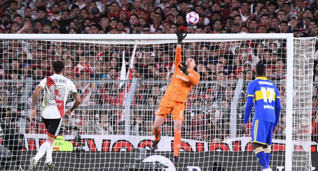 BUENOS AIRES, ARGENTINA - MAY 7: Franco Armani of River Plate makes a save during a match between River Plate and Boca Juniors as part of Liga Profesional 2023 at Estadio Más Monumental Antonio Vespucio Liberti on May 7, 2023 in Buenos Aires, Argentina. (Photo by Rodrigo Valle/Getty Images)