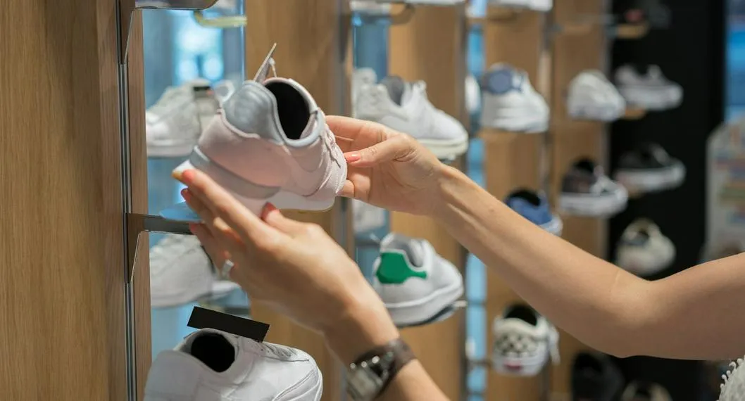 Ladrones despistados: se llevaron 220 zapatos y todos eran del pie derecho