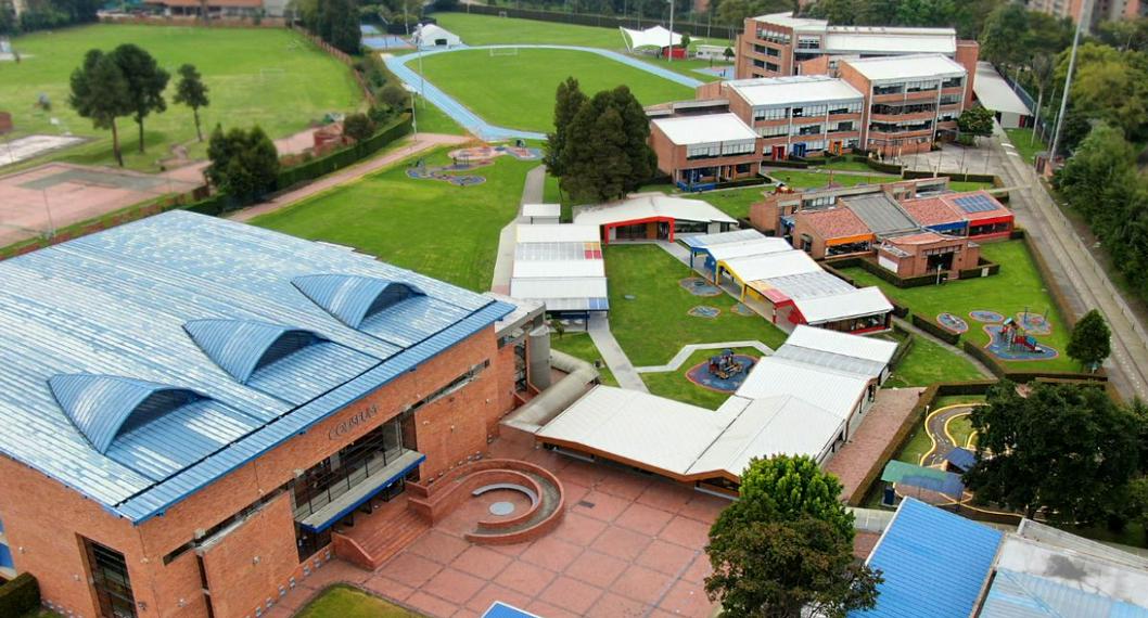 Bogotá hoy: al colegio The English School entró una bala perdida por el techo