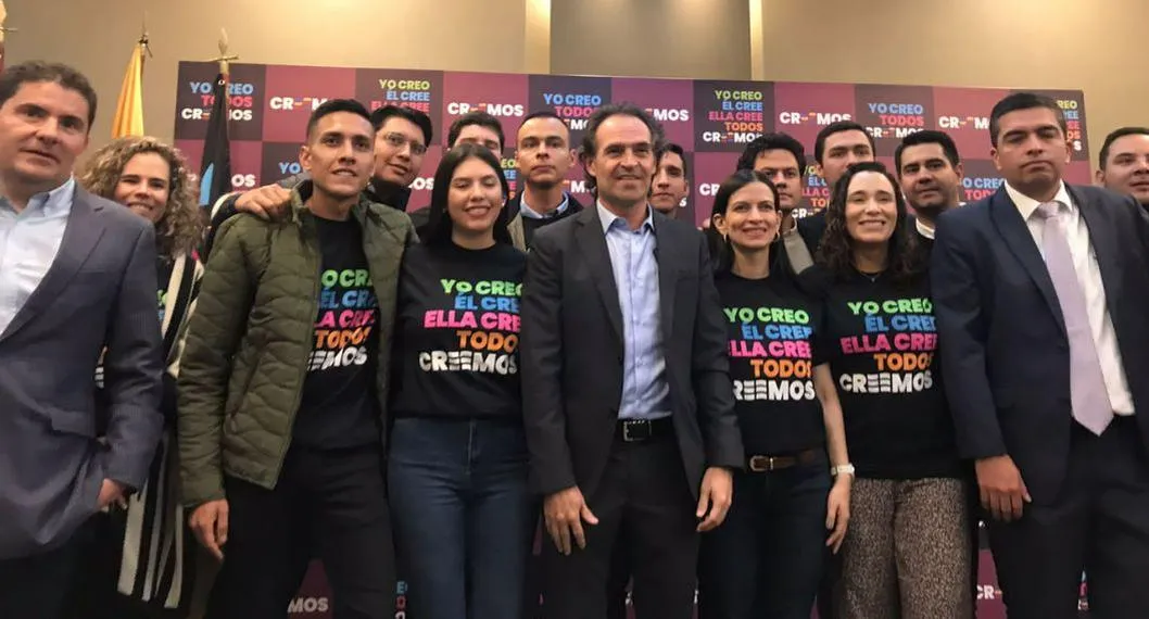 Federico Gutiérrez, acompañado de muchos de sus seguidores, en el lanzamiento de su partido para las elecciones regionales de Colombia 2023: Creemos