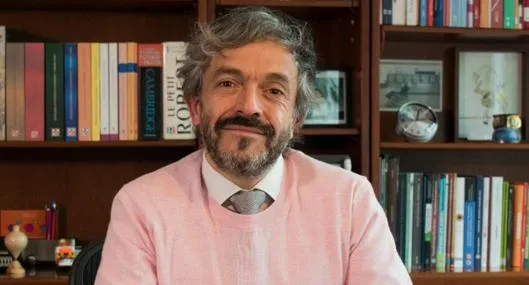 Juan Daniel Oviedo, exdirector del Dane, ya consiguió las firmas requeridas por la Registraduría para continuar con su aspiración a la alcaldía de Bogotá.