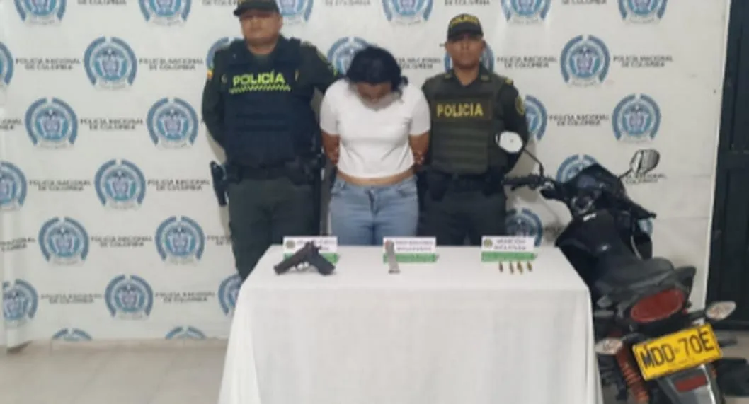 Mujer con arma ilegal fue capturada y judicial izada en Valledupar