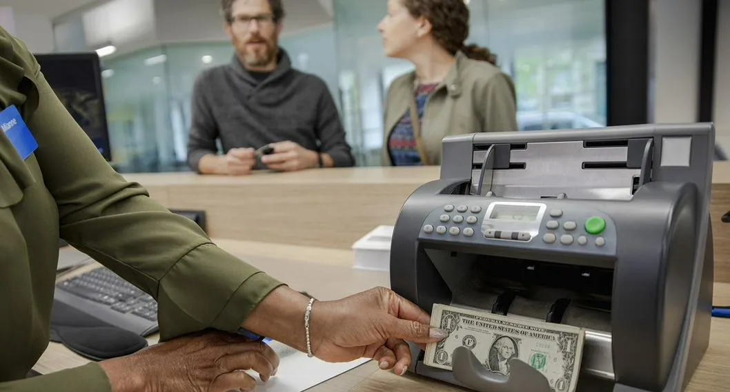Noticias del dólar hoy, miércoles 10 de mayo, en Colombia: la moneda estadounidense arrancó la jornada con tendencia a la baja. Así quedó el precio.