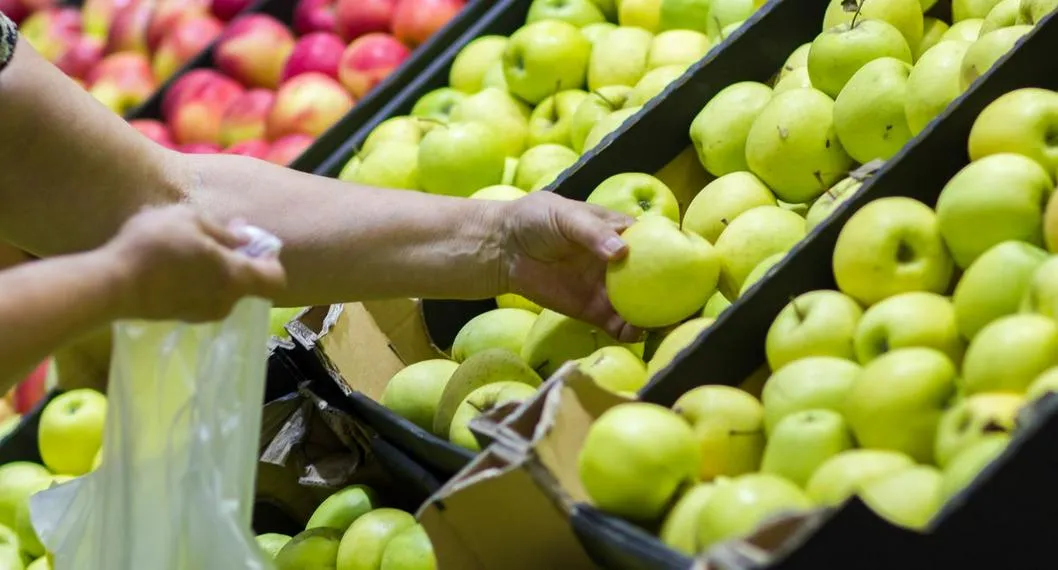 Beneficios de la manzana verde: ayuda a bajar de peso, regula el azúcar en la sangre, mantiene los huesos,la piel y el corazón sano