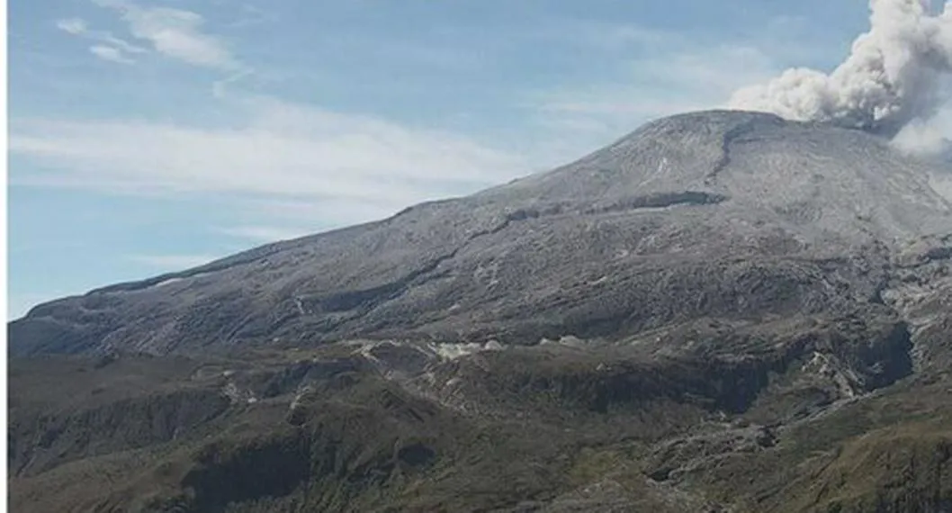Emisión de ceniza del volcán nevado del Ruiz alcanzó una altura de 2000 metros
