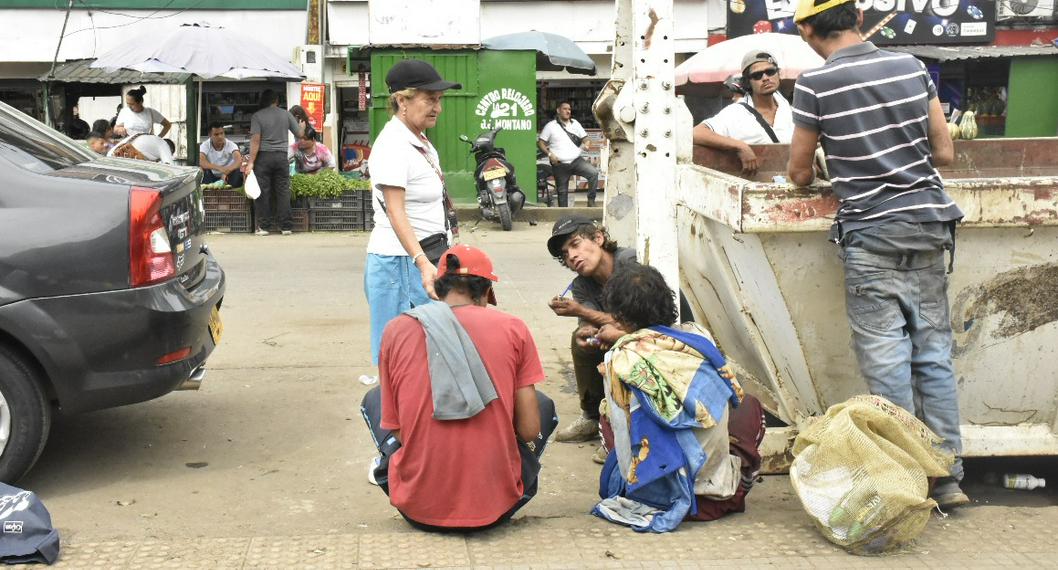 Comerciantes denuncian que en la plaza La 21, de Ibagué, las riñas entre coteros colombianos y venezolanos son frecuentes.
