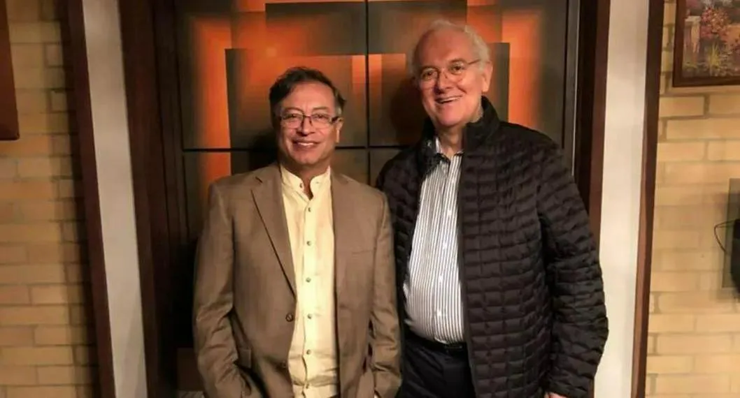 Gustavo Petro junto a José Antonio Ocampo, cuando era ministro de Hacienda de Colombia. Recientemente, el liberal reveló cómo se enteró de su salida de la cartera