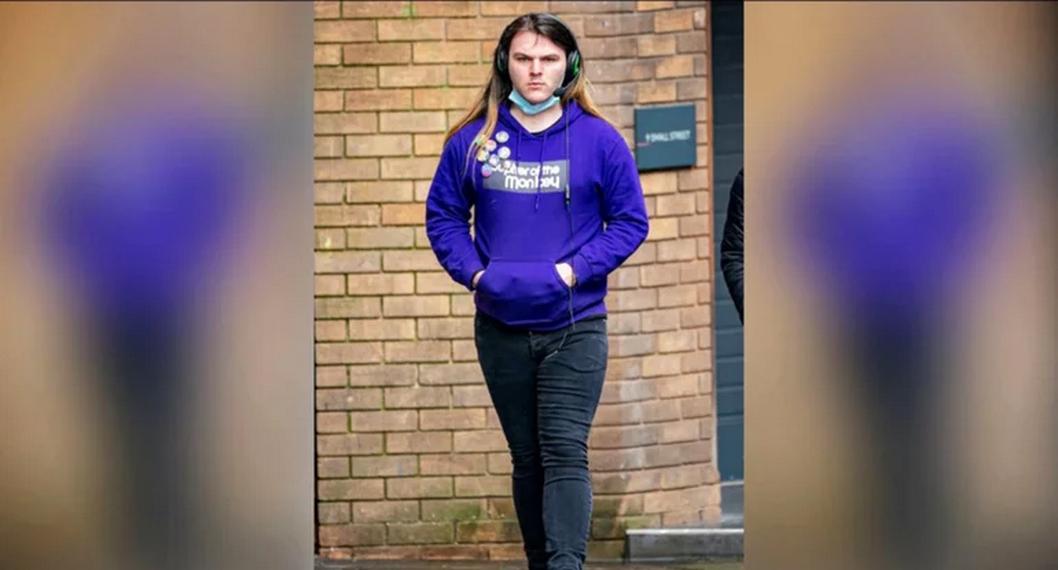 Lexi-Rose Crawford, mujer trans, fue enviada a cárcel de hombre en Inglaterra porque abusó de una amiga, poco después de ser liberada de la cárcel.