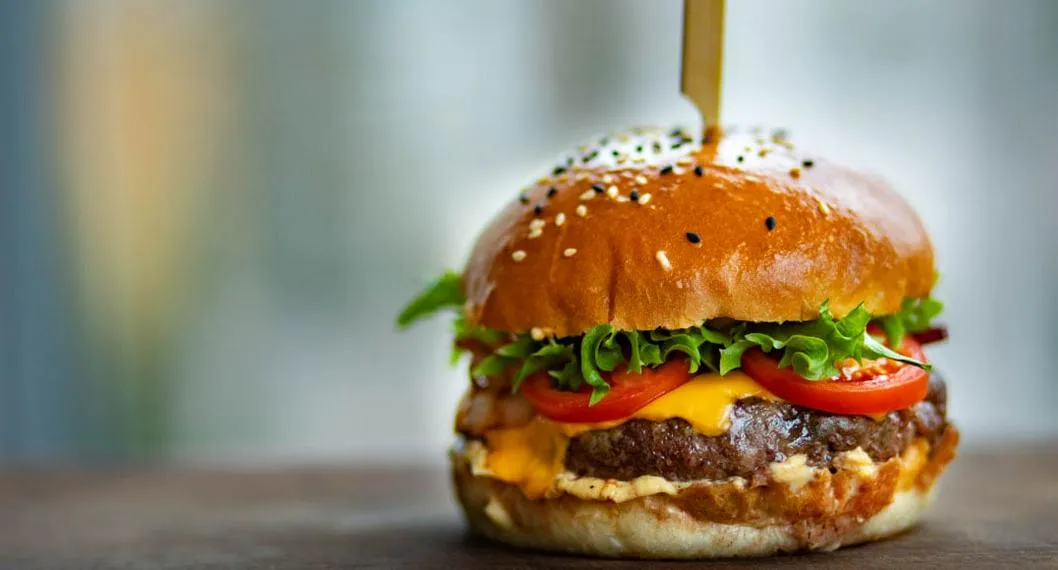 Foto de una hamburguesa, a propósito del inicio del Burger Master