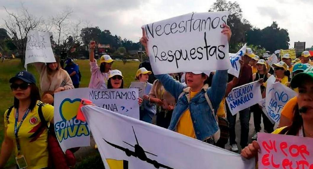Trabajadores de la cesada aerolínea Viva Air piden una renta básica y protección al Gobierno Nacional de Gustavo Petro, tras el no de Avianca.