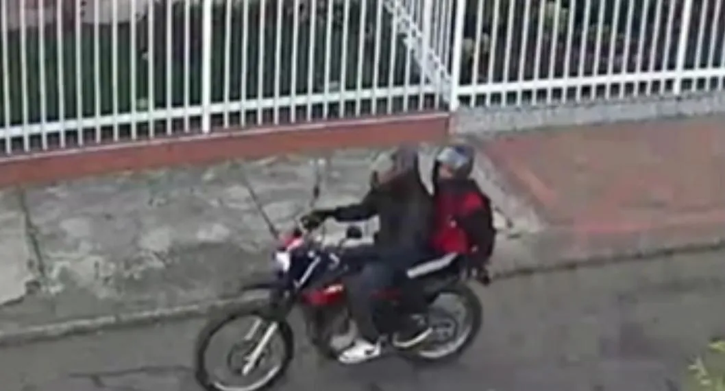 En barrio de Bogotá, ladrones en moto le dispararon a una joven menor de edad y todo por robarle el celular. En el sector han aumentado los robos. 