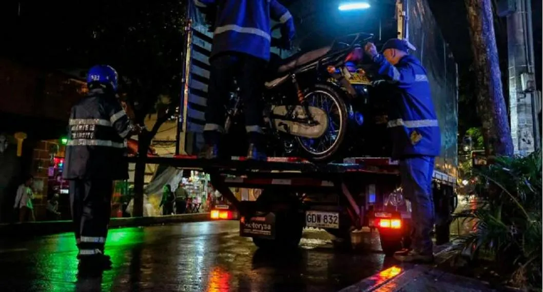 Policía inmovilizó 37 motos e impuso más de 60 comparendos entre asistentes a piques ilegales en Medellín.