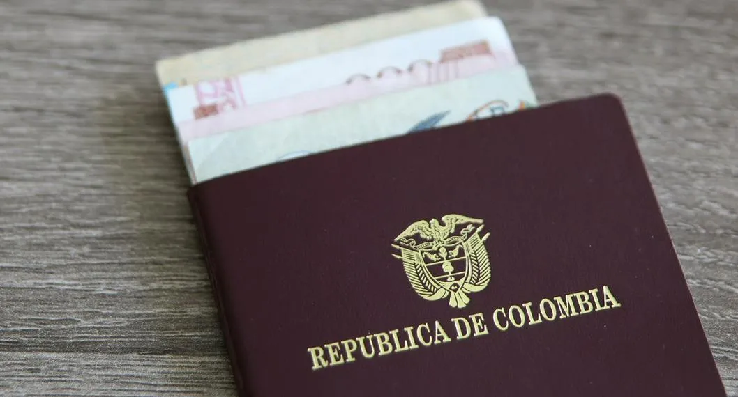 Pasaporte colombiano con dinero. Procuraduría alertó por posible desabastecimiento de este documento y de la visa.