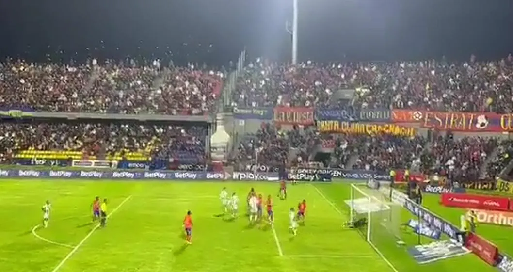 Momento exacto en el que se da la polémica jugada del supuesto gol de Atlético Nacional contra Deportivo Pasto por los cuadrangulares de la Liga Betplay