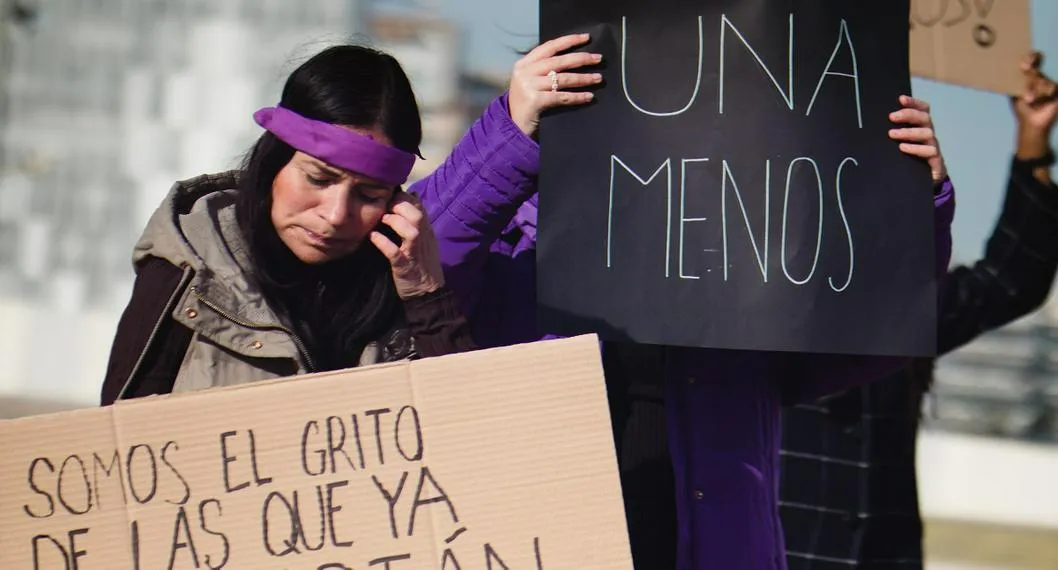 Mujeres en marcha. En relación con feminicidios en Colombia.