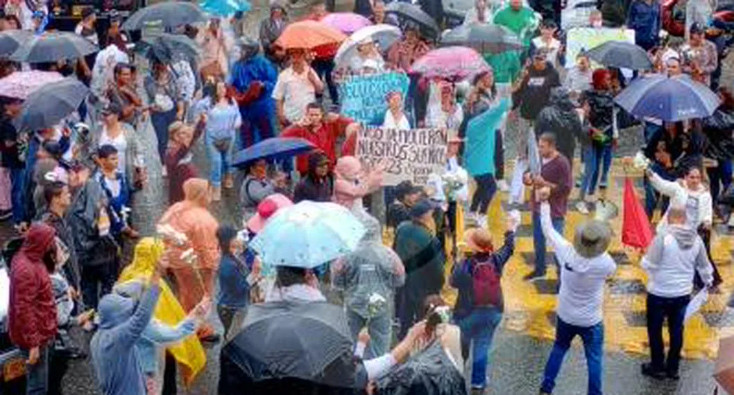 Bloqueos en Medellín: habitantes de Santa Helena piden que no demuelan sus casas