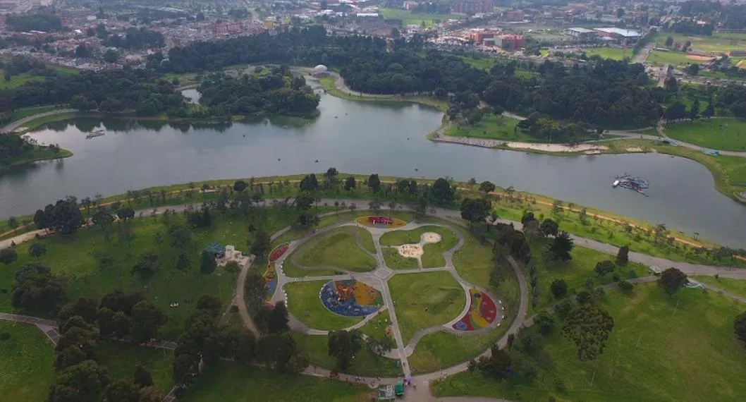 Vista aérea del lago del Parque Simón Bolívar de Bogotá