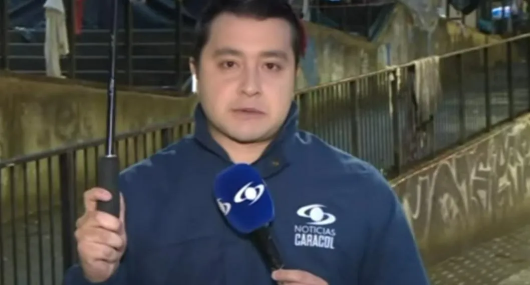 [Video] Agredieron a periodista de Noticias Caracol en vivo durante reportaje en Medellín