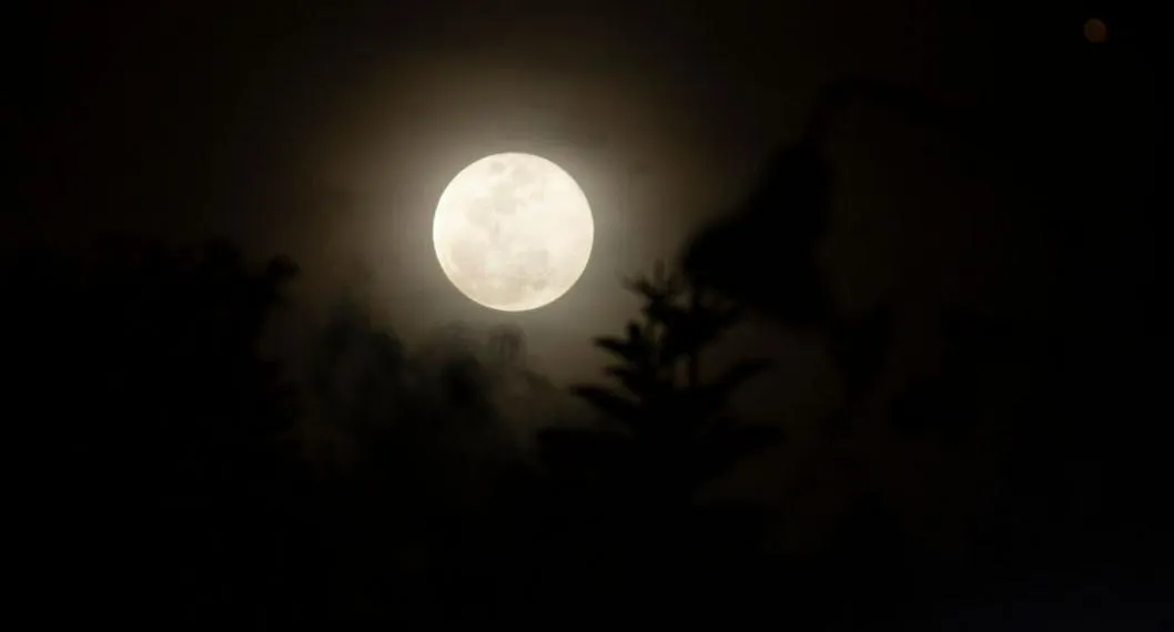 Luna de fresa a propósito de los eventos astronómicos de junio.
