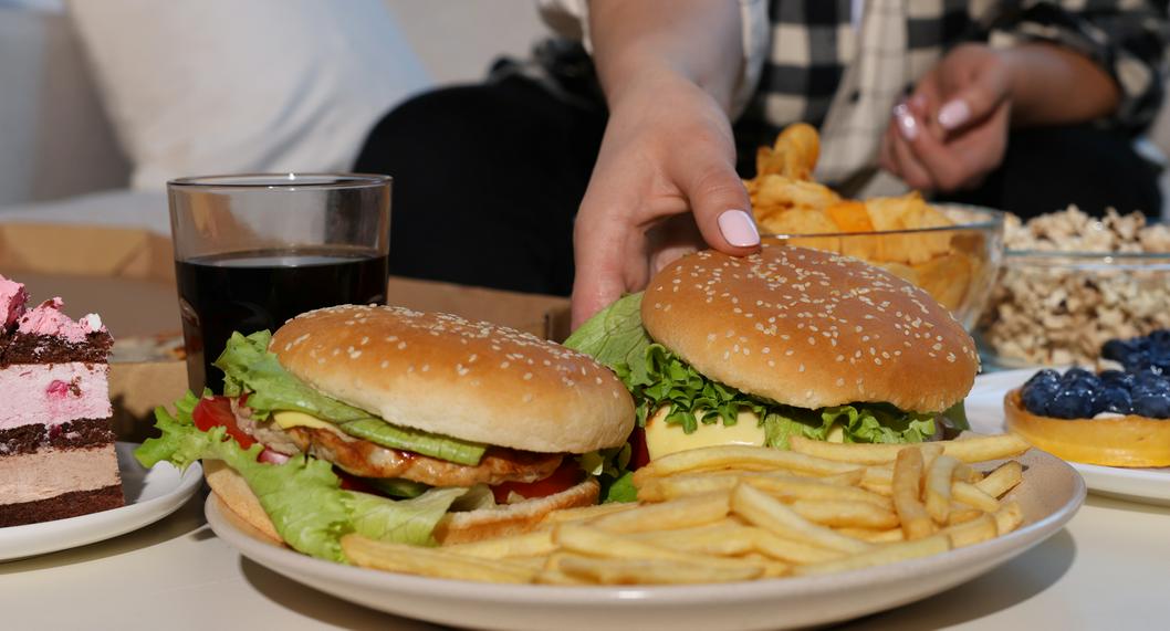 Foto de comida chatarra para ilustrar nota sobre cifras de obesidad