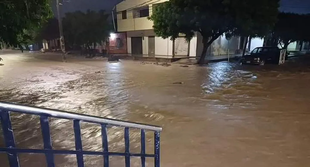 Inundación afectó a ocho barrios de Bosconia, en la madrugada. Ciudadanos claman por ayuda para no terminar perdiendolo todo.