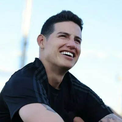 James Roddríguez, futbolsita colombiano. El volante, que actualmente no tiene equipo, sorprendió en nuevo deporte y muy ajeno al balompié.