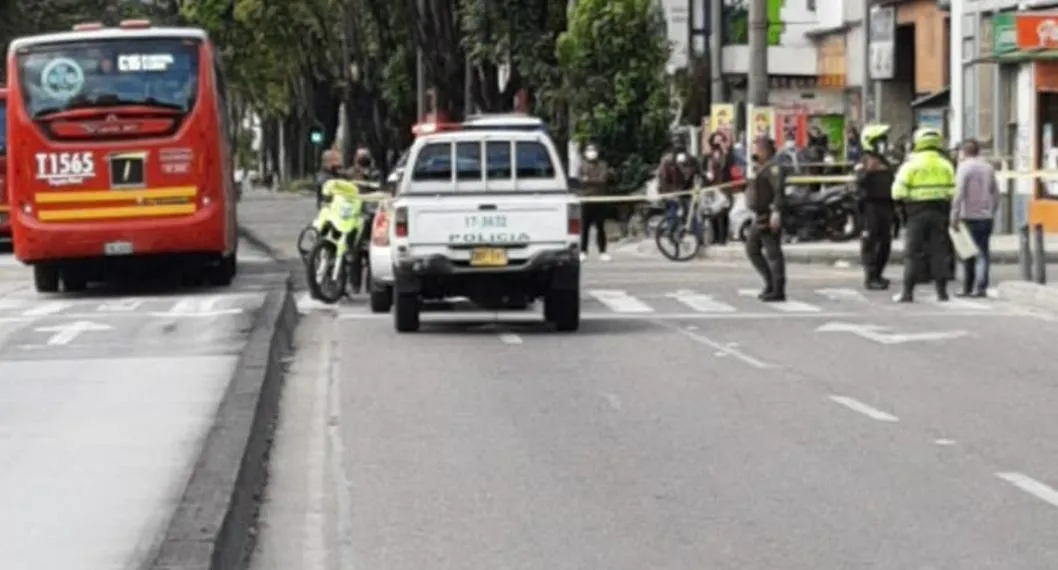 Balacera en Bogotá terminó con un muerto y un herido después de un enfrentamiento entre un sicario y la Policía. Un carro quedó con daños. 