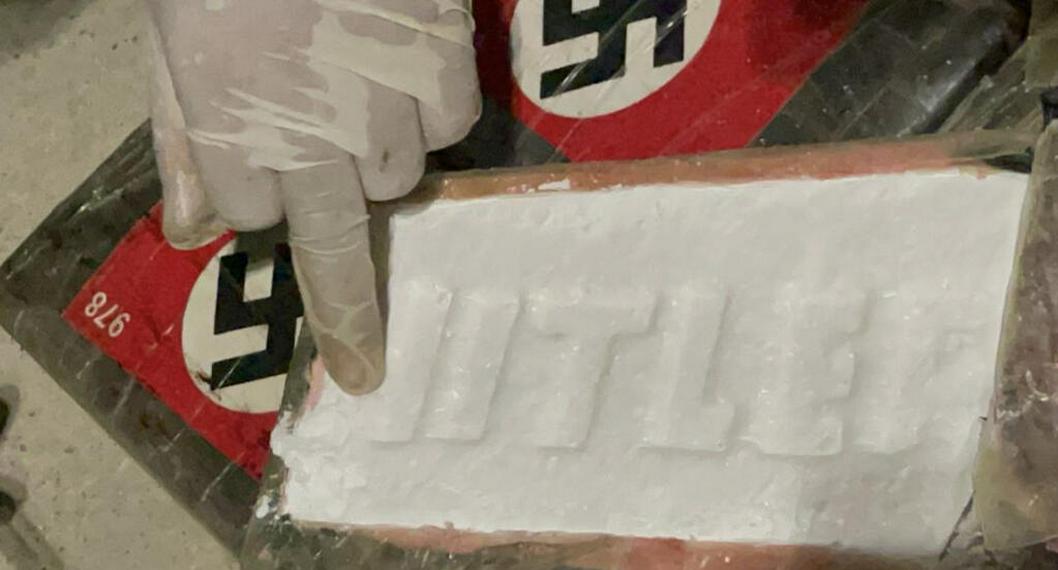 Los ladrillos de cocaína "Hitler" que exhiben a esvática nazi, incautados en el puerto de Paita, Perú. 