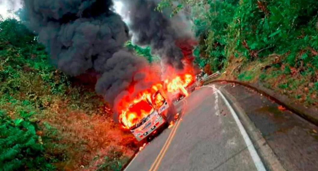Incineran otro vehículo en la vía Risaralda-Chocó. Habrían sido miembros del Eln.