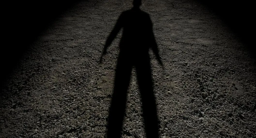 Foto de una sombra, a propósito de madre que reconoció a su hijo muerto en robo en CDMX