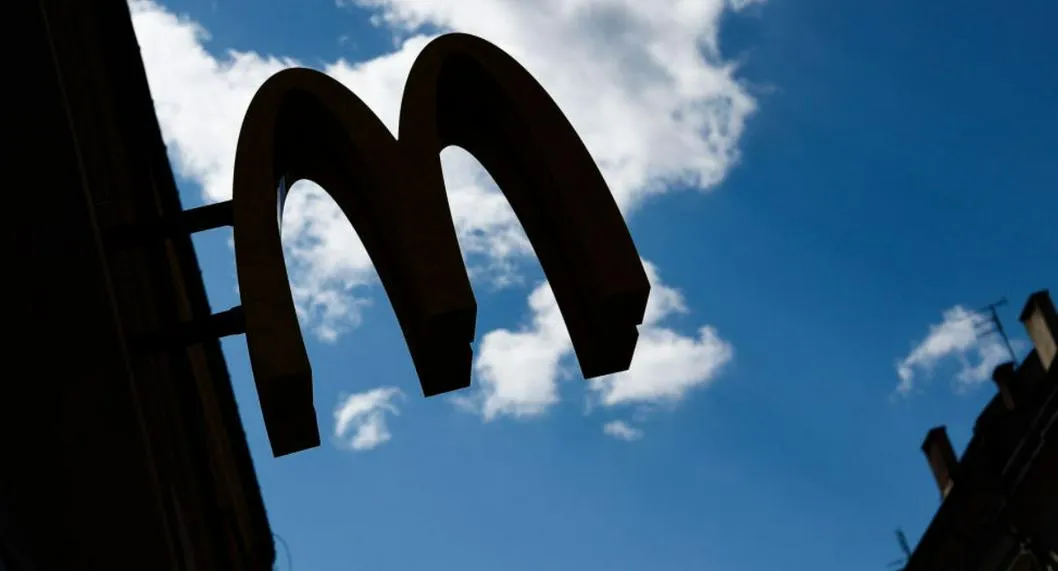 Foto de logo McDonald’s y por qué usa rastreador en teléfonos de sus clientes