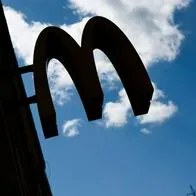 Foto de logo McDonald’s y por qué usa rastreador en teléfonos de sus clientes