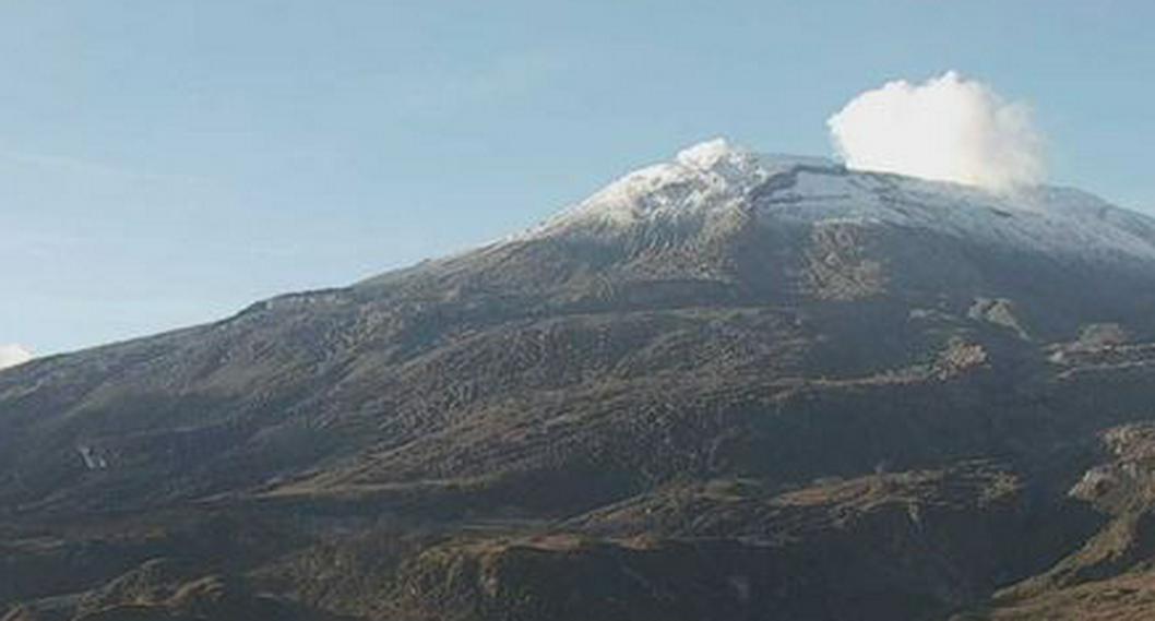 Este es el estado del volcán Nevado del Ruiz el lunes 29 de mayo. Registró baja actividad sísmica y olor a azufre.