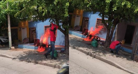 A domiciliario en Valledupar se le incendió la moto y la comunidad está haciendo una recolecta para ayudarlo.
