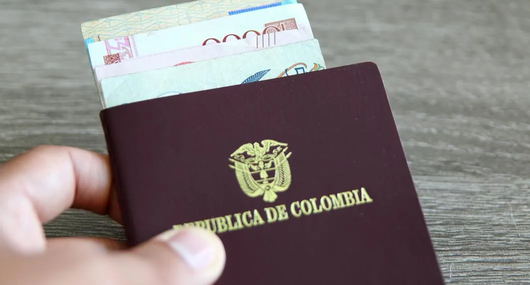 Imagen del pasaporte colombiano que está en una posible escasez por un contrato. La Cancillería adjudicó otro de estos.