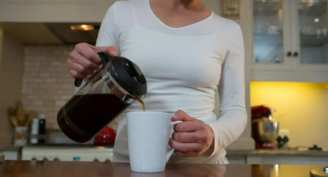 El café sirve para bajar de peso pero los nutriólogos dicen que no hay que agregarle azúcar, ni leche, porque las calorías aumentarán