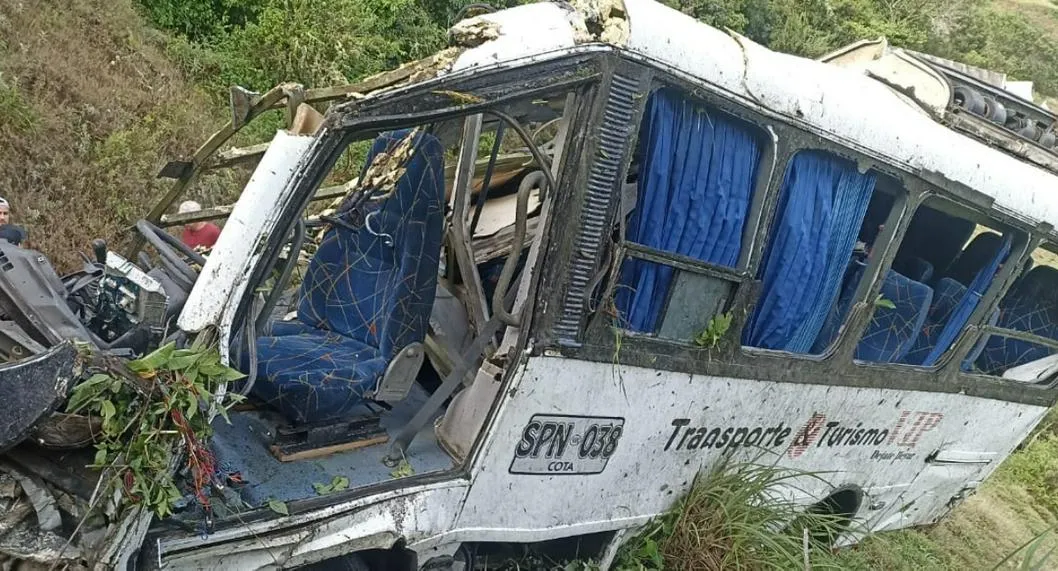 Dos niños muertos y tres heridos, dejó un grave accidente de tránsito de una ruta escolar en Boyacá. El vehículo rodó por un abismo con seis ocupantes.
