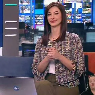 Foto de Andrés Montoya y Alejandra Giraldo, en nota de Noticias Caracol despidió en vivo con sorpresa a ícono, Azucena Liévano (video).