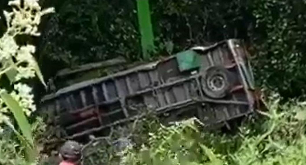 Accidente de tránsito por chiva que rodó por un abismo, en el Tolima