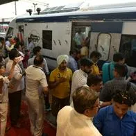 Foto de accidente de tren en Bahanaga, India, que deja 130 muertos y 80 heridos