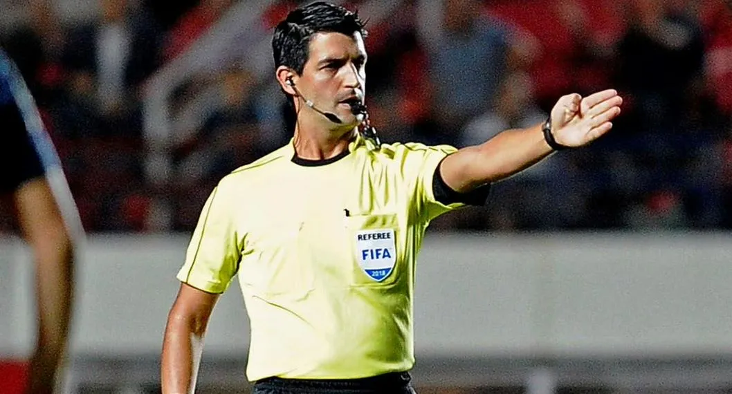 Leodán González, árbitro uruguayo de la Conmebol que pitará el partido entre Sao Paulo y Deportes Tolima