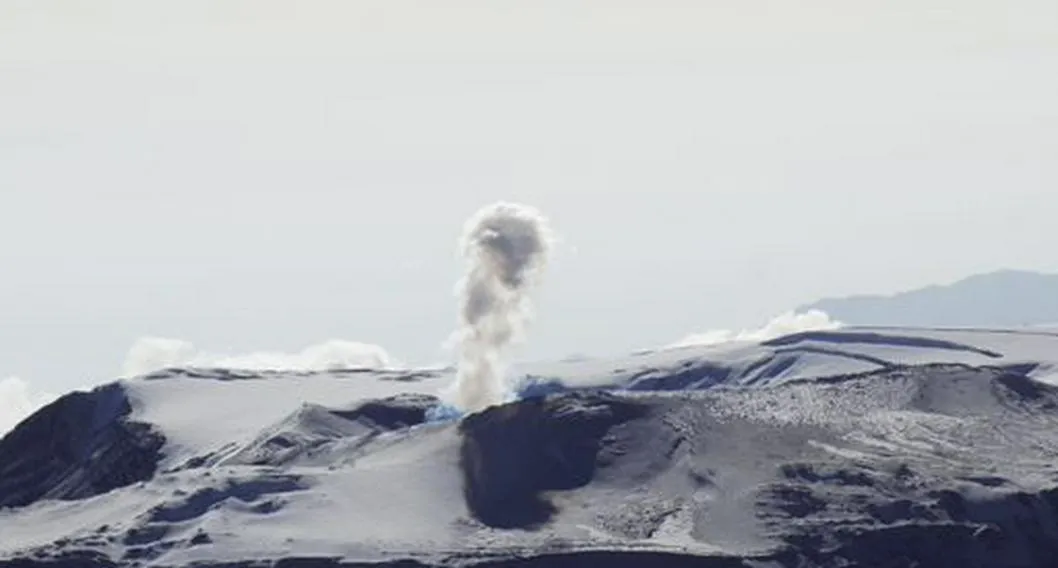 El Servicio Geológico Colombiano anunció en las últimas hora no bajar la guardia con el volcán Nevado del Ruiz: posible erupción sigue latente.