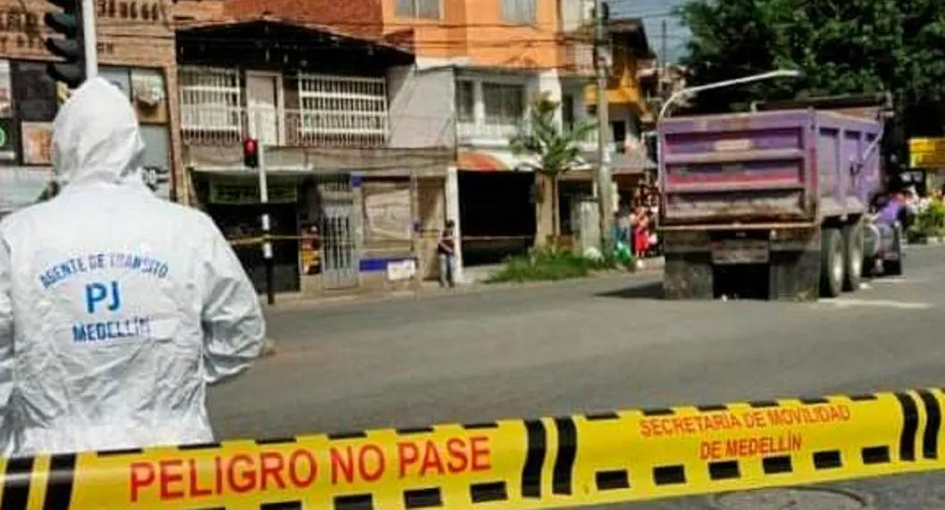 Un grave accidente se presentó en la mañana de este miércoles en Medellín, en el que un motociclsita falleció tras chocar contra una volqueta.