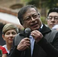 Gustavo Petro atacó a Semana por publicaciones sobre chuzadas e irregularidades en el Gobierno.