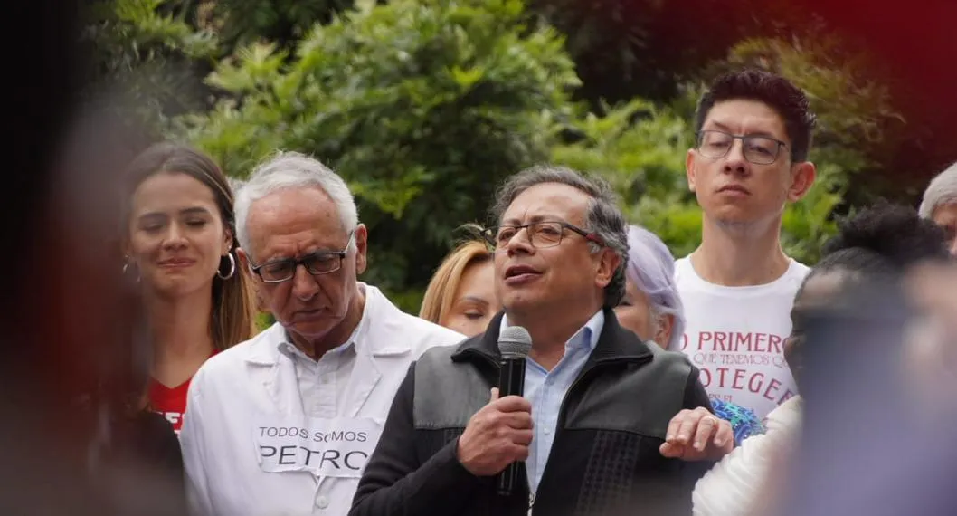 Gustavo Petro en Bogotá durante las movilizaciones que convocó parle 7 de junio. Habría dejado un dardo para el fiscal Francisco Barbosa